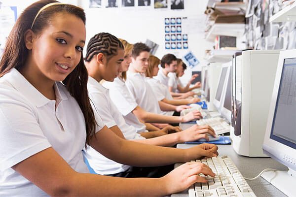 Como-pueden-los-migrantes-acceder-a-la-educacion-en-Estados-Unidos