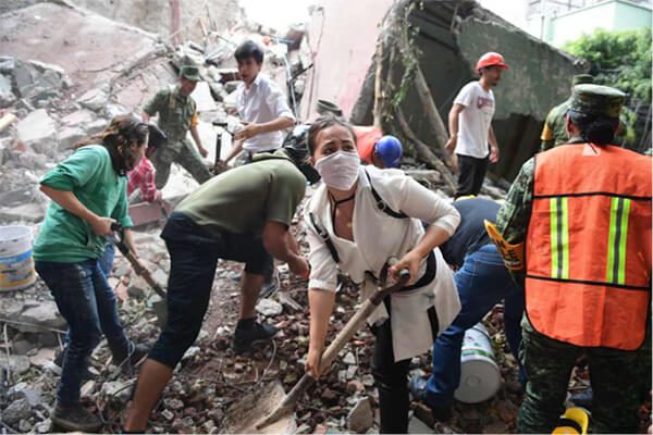 Mexicanos-en-NYC-responden-a-la-tragedia-en-su-patria