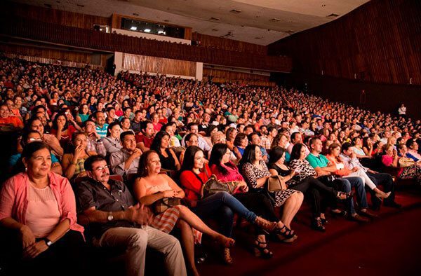 Educar-y-divertir-al-mismo-tiempo-a-la-comunidad-inmigrante-objetivos-del-Teatro-del-pueblo