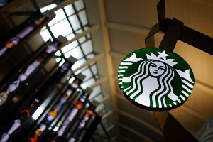 Starbucks-Airbnb-y-otras-empresas-responden-al-decreto-de-migracion-en-Estados-Unidos