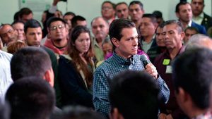 Recibe-el-Presidente-Enrique-Pena-Nieto-a-mexicanos-repatriados-de-los-EUA
