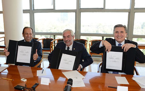 Acuerdan-UNAM-CNDH-y-Fundacion-Carlos-Slim-ayudar-a-los-latinos-en-Estados-Unidos-para-obtener-ciudadania