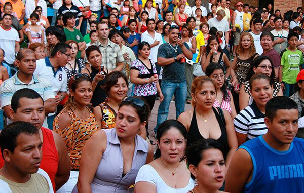 Estudiantes-de-leyes-ocuparan-sus-vacaciones-en-ayudar-a-inmigrantes-en-Texas-