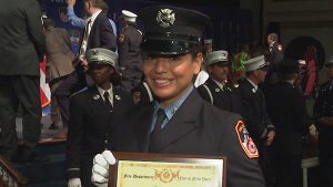 Carla-Mendoza-la-unica-hispana-en-la-mas-reciente-graduacion-de-bomberos-en-Nueva-York