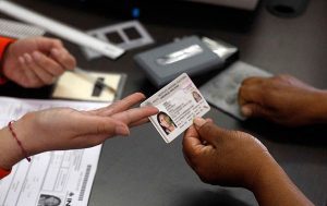 Credencial-para-votar-beneficiara-a-migrantes-mexicanos-en-EEUU-INE