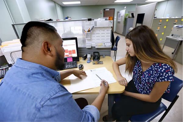 Cada-vez-hay-mas-recursos-para-ayudar-economicamente-en-renovacion-de-DACA