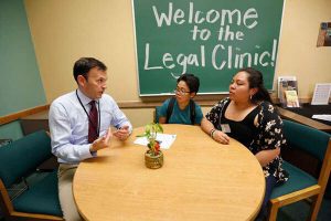 Inauguran-clinica-de-ayuda-legal-en-universidad-de-Northridge
