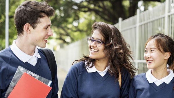 Juez federal reactiva DACA y ordena se acepten nuevas solicitudes