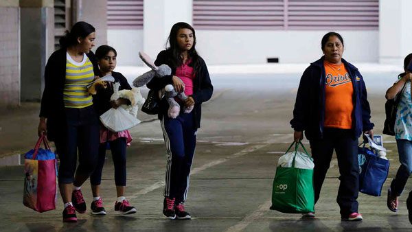 Migrantes detenidos en California podrán comunicarse con sus abogados