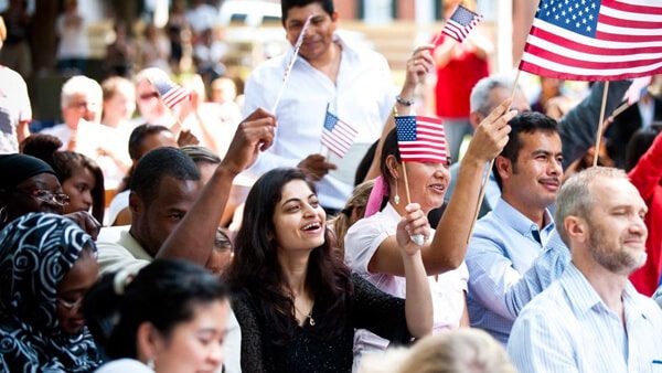 Extranjeros en Estados Unidos deben portar en todo momento estos documentos