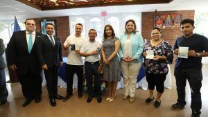 Guatemaltecos en Estados Unidos ya podrán recibir su pasaporte en los consulados el mismo día de su solicitud