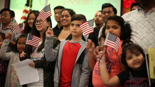 Conoce las organizaciones que reciben recursos del gobierno americano para convertirte en ciudadano