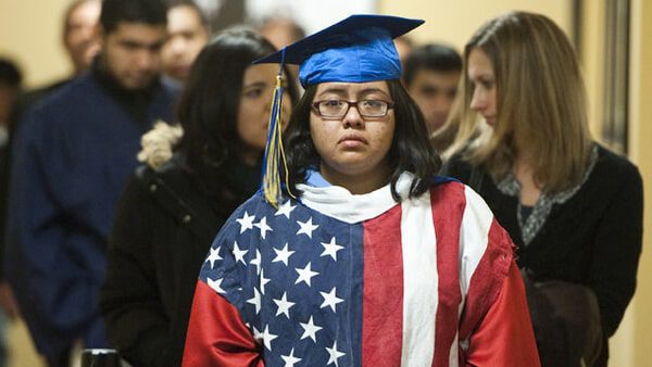 Obtén recursos para pagar tu trámite de renovación DACA