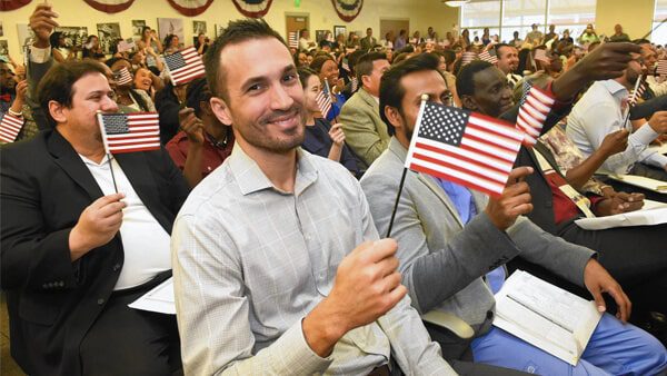 ¡Ciudadanízate! ¿Por qué es conveniente que adquieras tu ciudadanía americana?