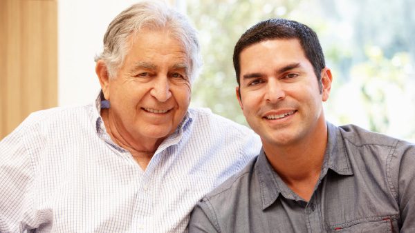 Hijos nacidos en USA de 21 años podrán dar residencia permanente a sus padres indocumentados