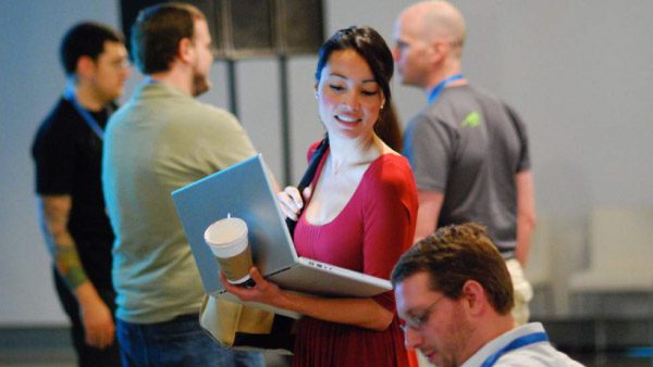 Latinas revolucionan el sector tecnológico y científico en Estados Unidos
