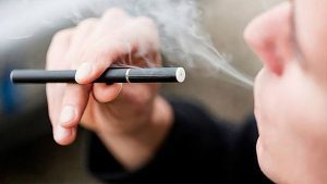 Cigarros electrónicos un peligro latente para los pulmones