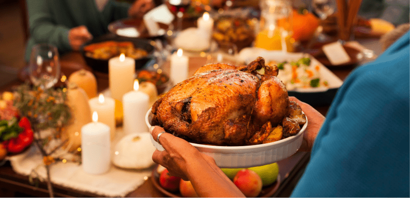 ¿Dónde puedo conseguir un pavo o una cena gratis para Thanksgiving?