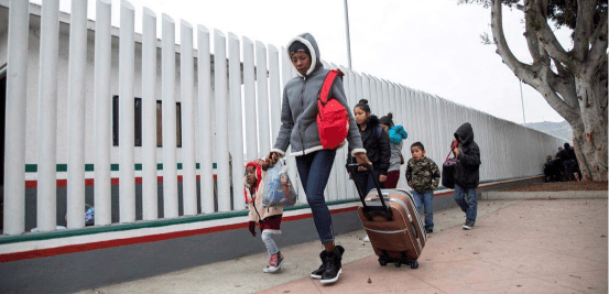 USCIS pone en pausa la resolución de solicitudes de asilo y ciertos trámites migratorios para realizar una revisión adicional