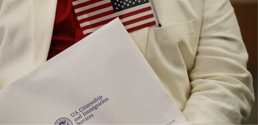 Proponen en el Congreso eliminar el programa de visas H-1B para trabajadores especializados