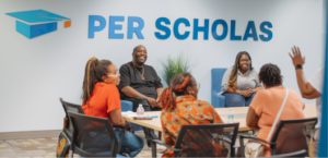 Per Scholas ofrece capacitación gratuita en tecnología y abre oportunidades para latinos con permiso de trabajo y beneficiarios de DACA
