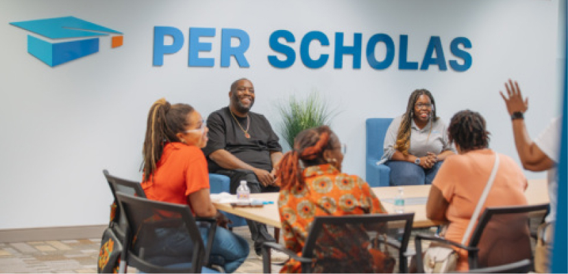 Per Scholas ofrece capacitación gratuita en tecnología y abre oportunidades para latinos con permiso de trabajo y beneficiarios de DACA