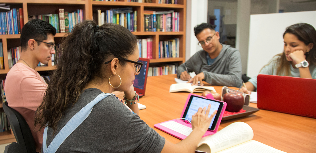 Becas disponibles para jóvenes hispanos en universidades de California