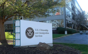 USCIS anuncia cambio de regla que le permite remitir casos de asilo a jueces de inmigración sin entrevistar al solicitante