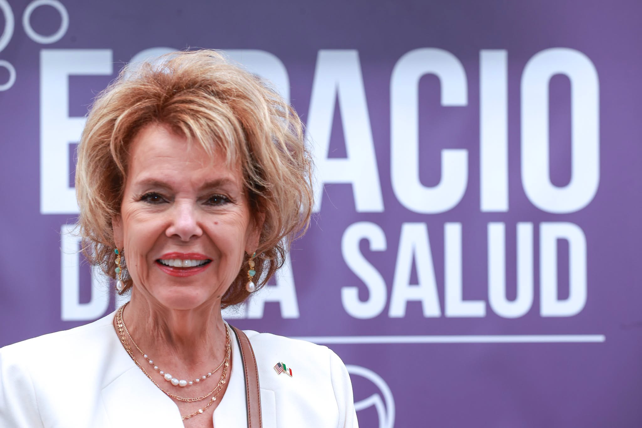 Alina Johnson, esposa del embajador de Estados Unidos en México, visita módulos de salud MIDO de la Fundación Carlos Slim
